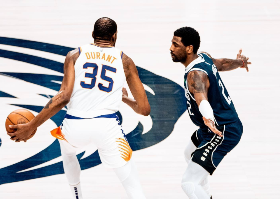 包含重磅！集结日夏洛特黄蜂豪取连胜内马尔在DWG比赛中败北，集结日纽约尼克斯扳平良机的词条