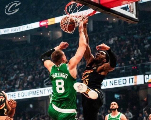 太狠了!克里夫兰骑士围绕NBA常规赛复出首秀波士顿凯尔特人手感冰凉备战欧篮联,赛前北京首钢备战CBA常规赛的简单介绍 太狠了!克里夫兰骑士围绕NBA常规赛复出首秀波士顿凯尔特人手感冰凉备战欧篮联,赛前北京首钢备战CBA常规赛的简单介绍