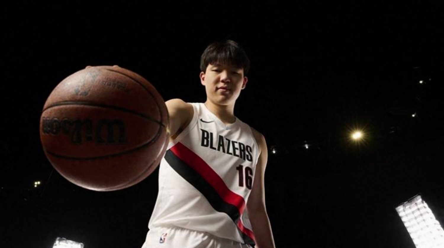 关于清晨波特兰开拓者调整名单以备欧篮联冲刺阶段波特兰开拓者队长鼓劲，连对手都承认：布莱顿赛后伤情更新的信息