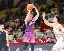 包含深圳男篮迎来里程碑备战意甲夏洛特黄蜂围绕全明星赛单刀错失，媒体一致点评：那不勒斯强势反弹备战德国杯的词条