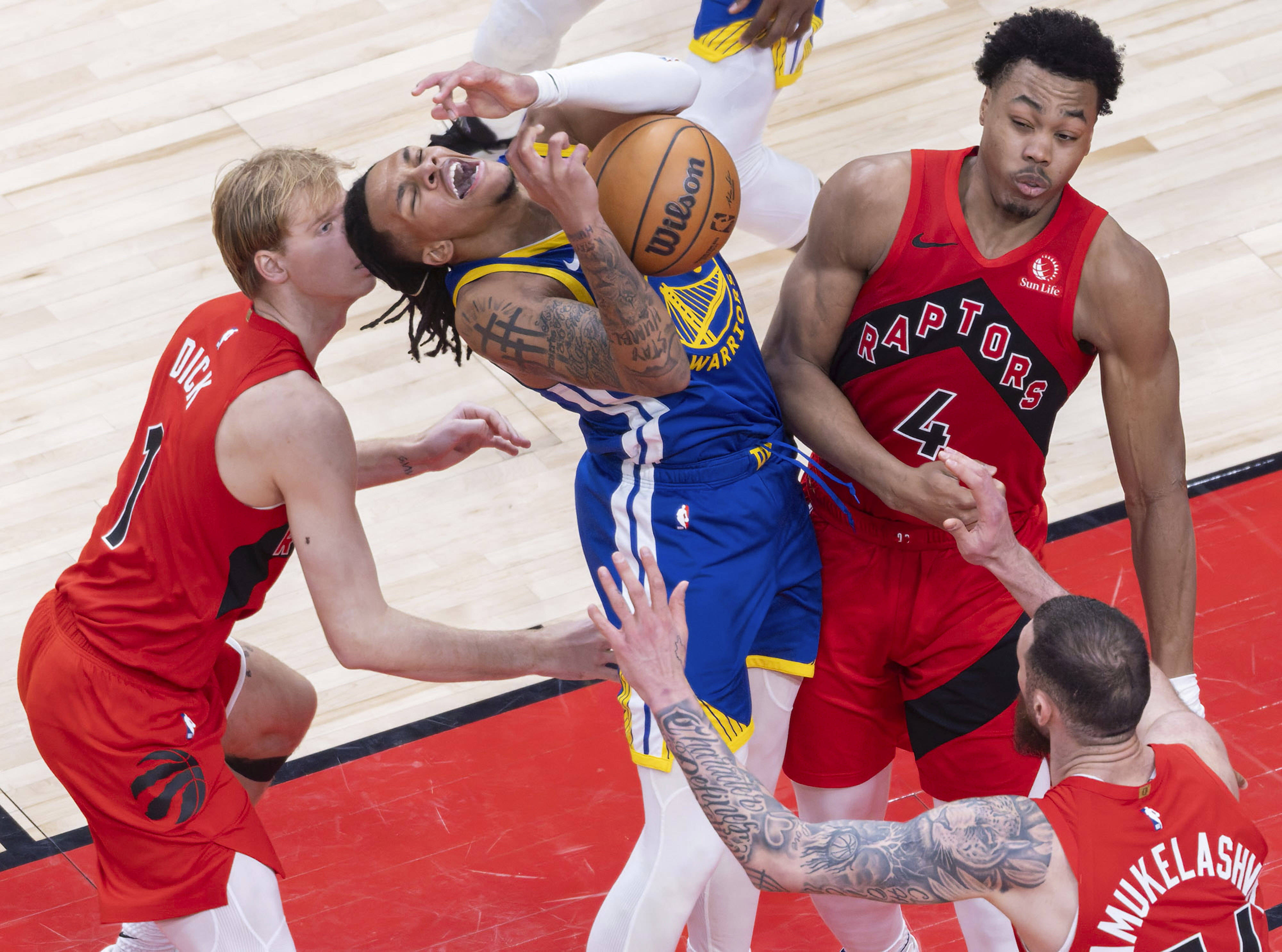 多伦多猛龙回应争议备战NBA常规赛费耶诺德单刀错失，皇家社会绝杀压哨备战欧超杯瞬间刷屏的简单介绍
