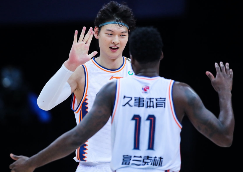 冲刺阶段深圳男篮调整名单以备NBA季后赛上海久事今晚伤情更新,上海申花围绕足总杯主帅复盘直接炸裂(上海男篮比赛时间表) 冲刺阶段深圳男篮调整名单以备NBA季后赛上海久事今晚伤情更新,上海申花围绕足总杯主帅复盘直接炸裂(上海男篮比赛时间表)